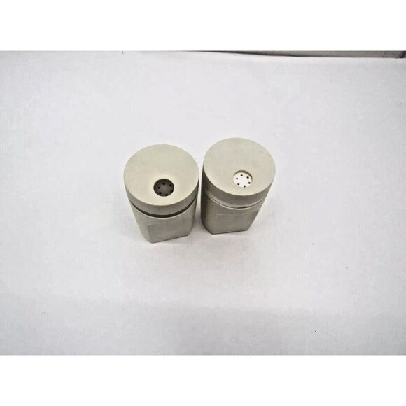 Tupperware Salt & Pepper Shaker Set Almond 1471-19 & 1471-18 Made In USA Vintage - Picture 2 of 3